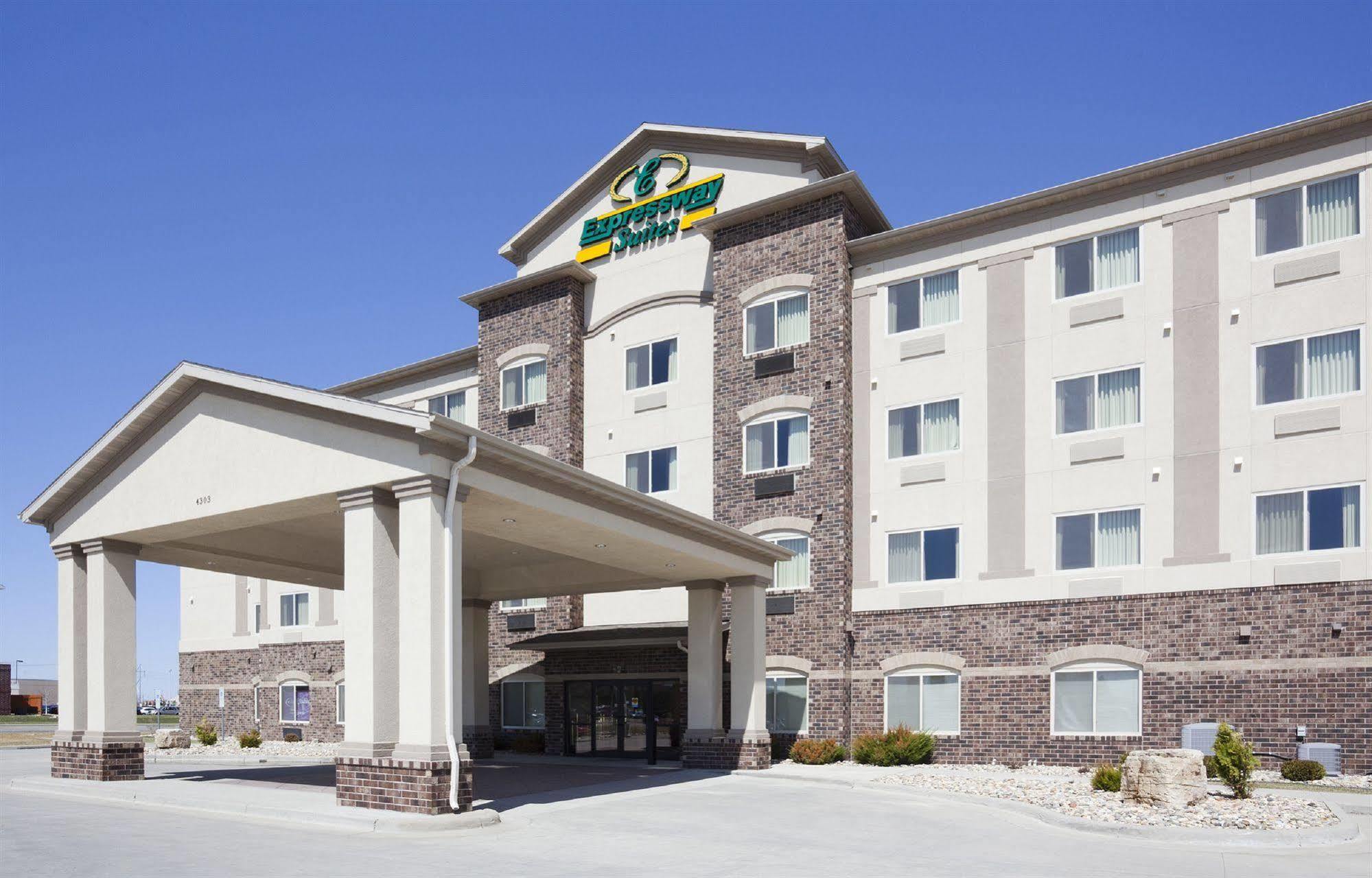 Expressway Suites Фарґо Екстер'єр фото