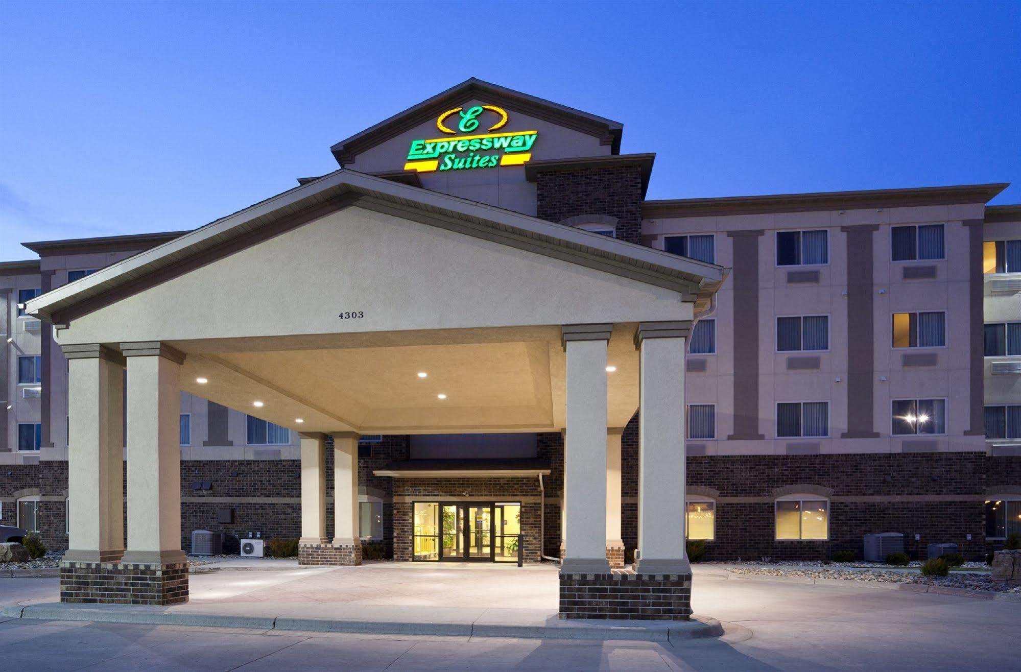 Expressway Suites Фарґо Екстер'єр фото